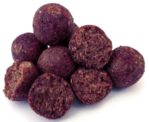 MAGIC WOLF boilies 20mm/5kg - ŠVESTKA/CHILLI